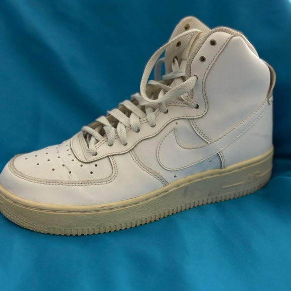 Nike Women’s High Top Air Forces - Picture 1 of 2